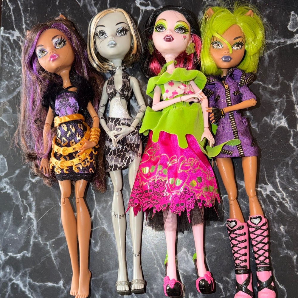 Monster High Dolls Set - Purple, Black, Green, Pink